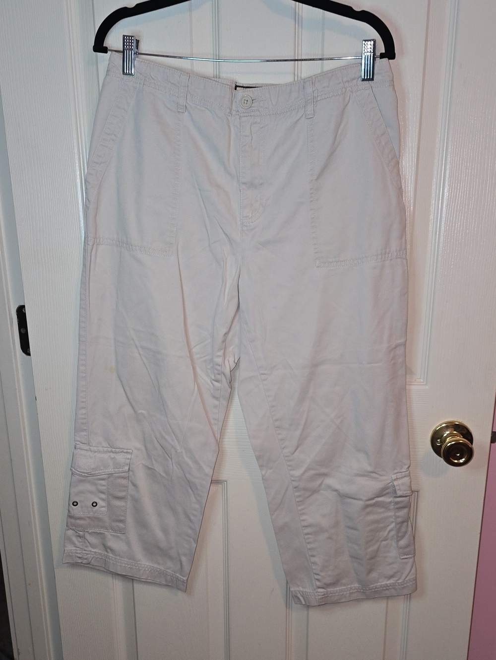 Cropped Cargo Pants in Light Cream - Brand Unspecified